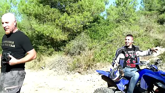 Adik tiriku yang semok kimy blue pengen banget ngentot di quad