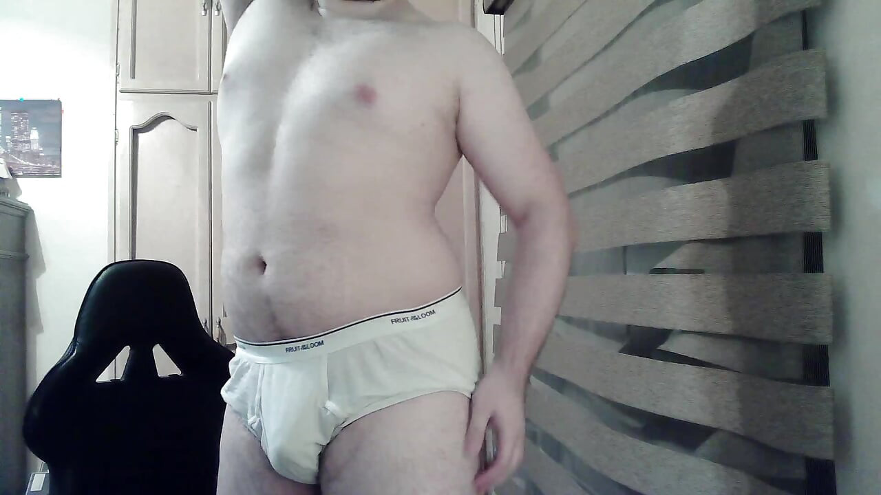 Hot beefy camboy teases and shows off