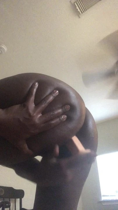 Fucking my asshole real quick!!