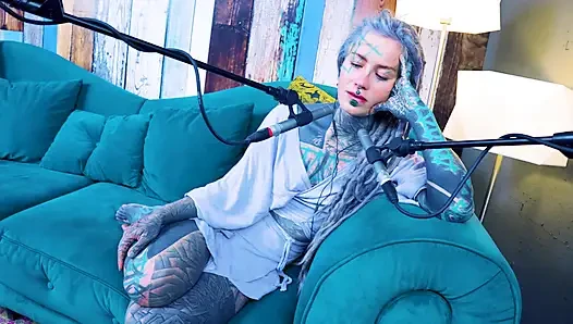 S hakkında konuşuyorum - utanç - asmr podcast sfw konuşuyor gotik sıska kız dreadlocks dövmeli model dövmeli kız
