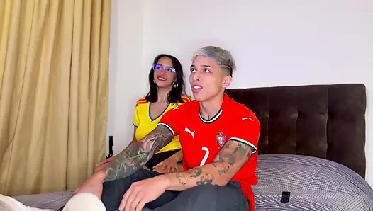 Cewek semok kolombia dientot habis-habisan sama cowok portugal sampai muasin memekku
