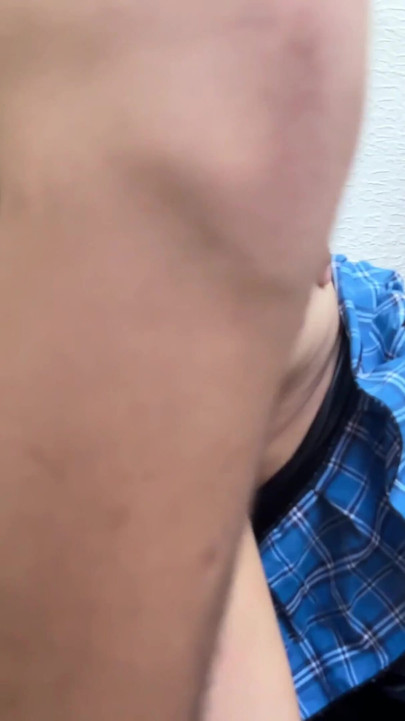 Saya lari dari sekolah dan pergi ke rumah teman lelaki saya untuk berkongkek keras dan akhirnya memancut ke muka saya yang suci! | Klip 2