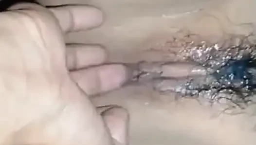 Aşka gerek yok ama yine de vücudunun sıcaklığını hissediyorum
