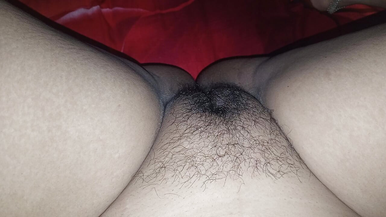 Geile kurvige desi-ehefrau wird hart gefickt - echter leidenschaftlicher creampie