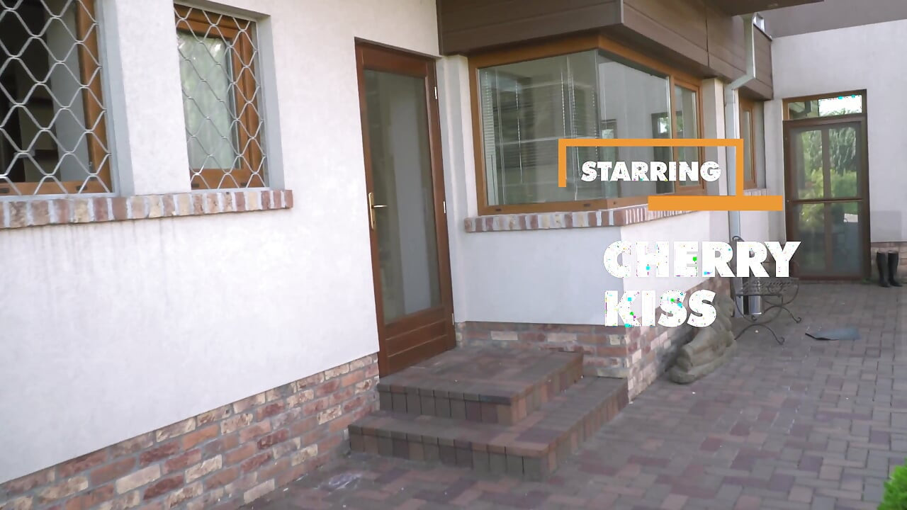 POV - возбужденная пума жадная до спермы шлюшка Cherry Kiss трахает тебя жестко и быстро