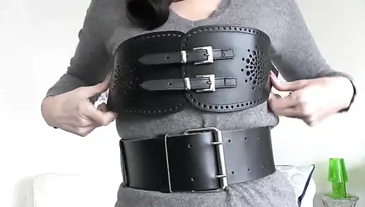 Oturma odasında kemer takma, bölüm 3, Lady Victoria Valente