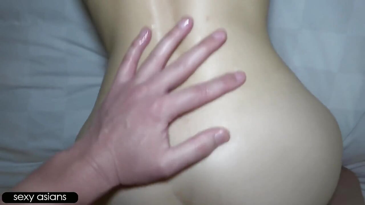 Người phụ nữ đã kết hôn 32 tuổi chăm chỉ trốn tránh nhiều hơn là gặp mắt