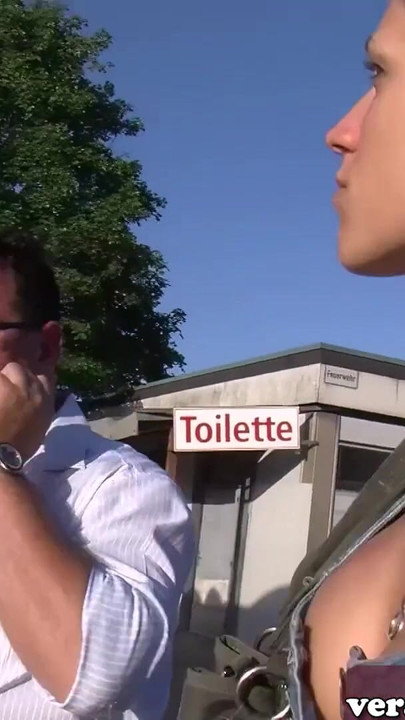 İnce Alman Genç Sokakta Yaklaştı ve Çekildi | Klip 1