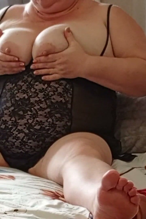 A Neighbor with a Big Ass, a Hairy Cunt and Huge Tits Staged a Sex Show