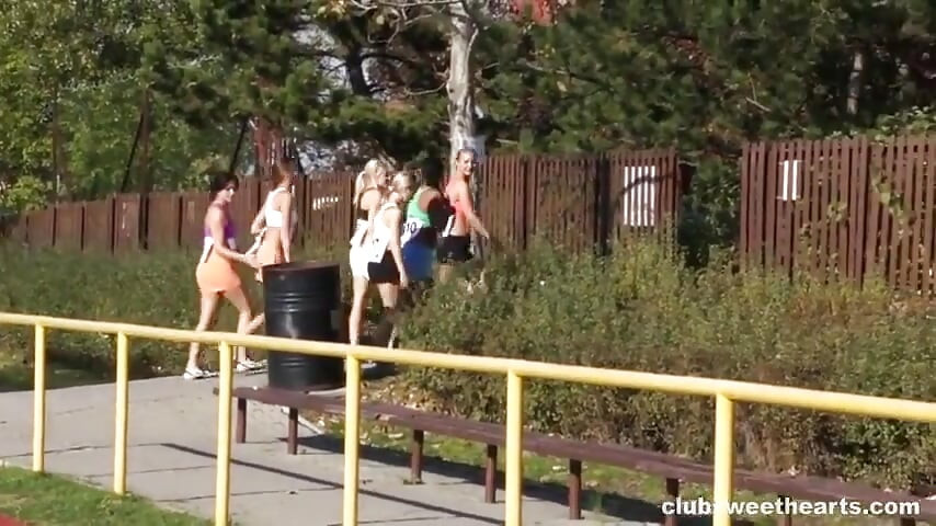 Sportowy lesbijski gang bang