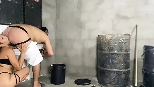 Tiojack duvarı sıvazlıyor ve ben onun götünü emmek istedim