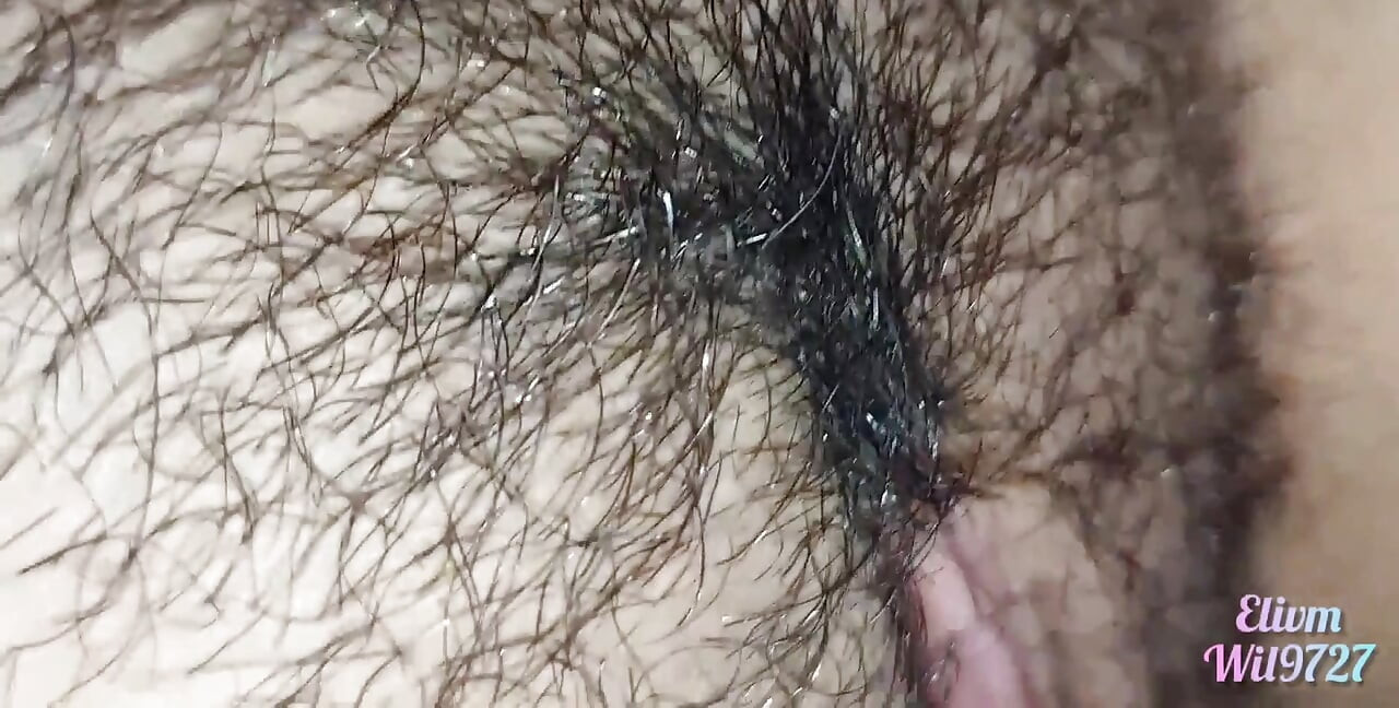 Xxx india mi hermanastra me deja jugar con su coño cuando ella viene a visitar, se pone en mi cama