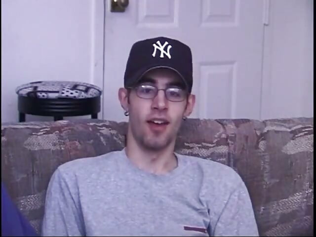 Young geeky stud opens his legs wide for his boyfriend to drill his ass