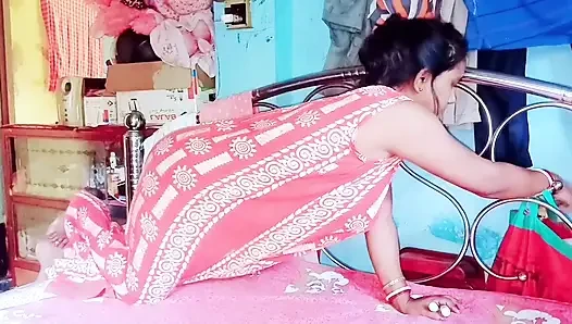 Komal's girlfriend sat on brother-in-law's clothes and started screaming, brother-in-law, you want to see your penis