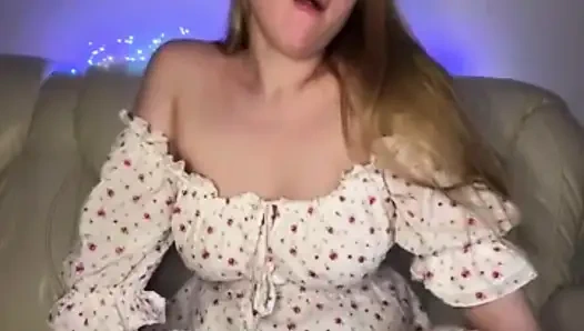 Jucielussie fucking anal with huge dildo so hard