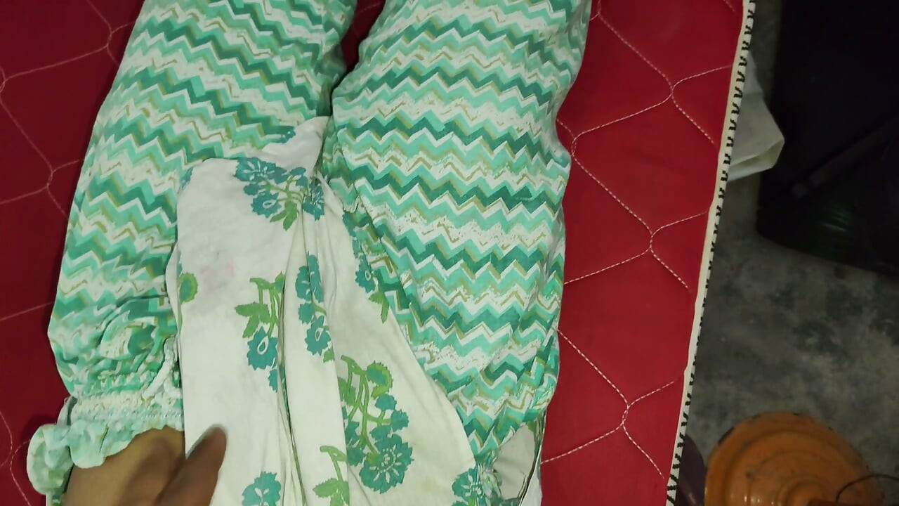 Indian desi bhabhi fucking hard cum inside pussy