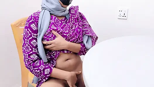 Hijabi einsame milf auf der suche nach aufmerksamkeit