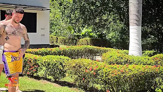 MILF lässt ihren stiefsohn im freien doppelt penetriert werden - Andrea Castro, Raul Bud & Yeri Blue