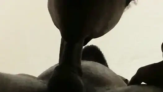 Yakın çekim gırtlağına kadar alıyor