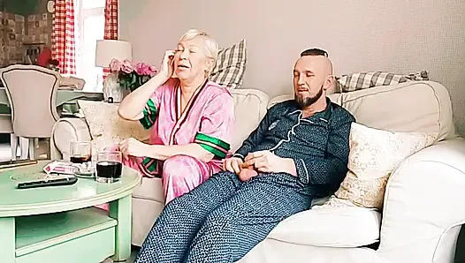 Табу секс, Мачеха смотрит кино, а я её рот