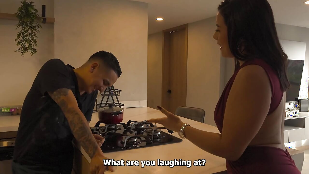 Istri mermuka suaminya berbuat tidak setia sama tetangganya dan berujung seks threesome bareng dia di hari jadinya