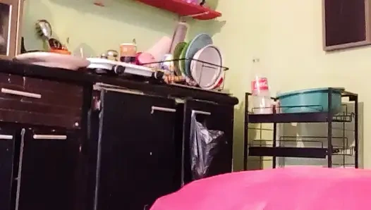 Шаловливая жена любит играть