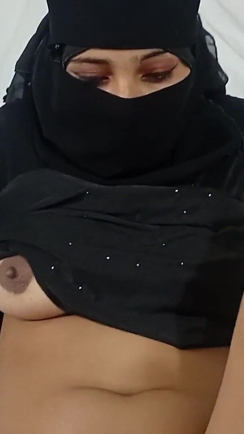 Perfect Footjob by gorgeously  muslim girl | Clip 2