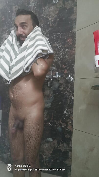 Paman perwira polisi desi India berhubungan seks dengan paman tetangga dan perwira tentara paman india