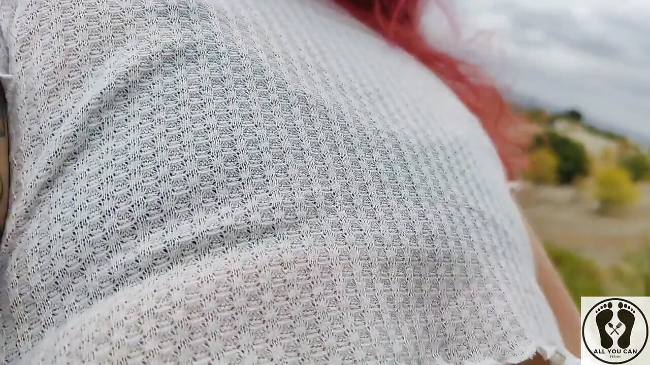 Muie riscantă în aer liber, futai pe la spate, spermă în gură, pișare