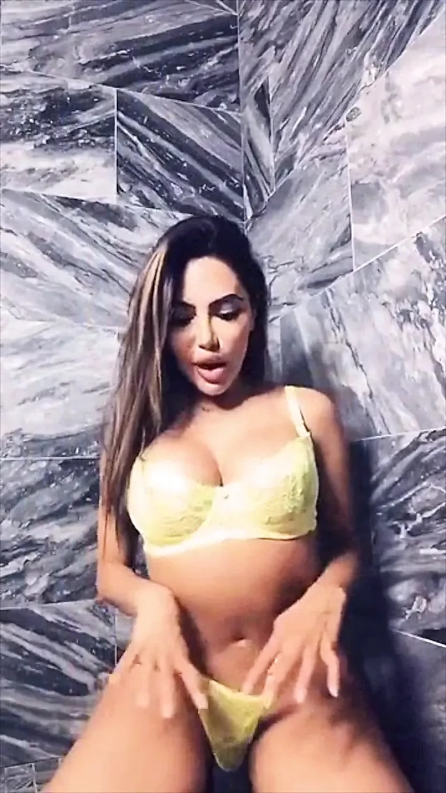 Lela Star Naughty Solo: Anal Plug & Pussy Play
