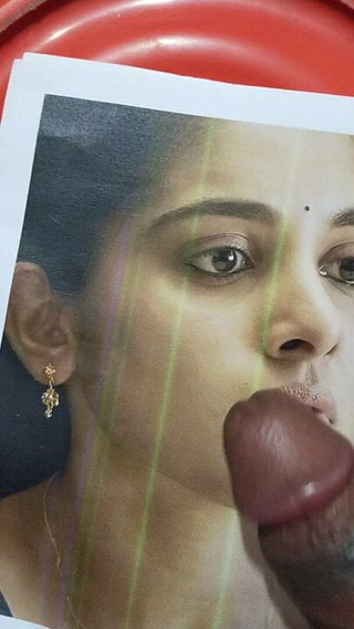 L'attrice Nivetha Thomas fa uno schiaffo