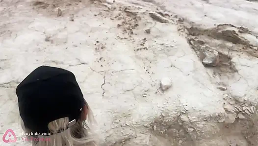 Публичный секс на природе! Трахнул блондинку на пешеходной тропе! От первого лица!