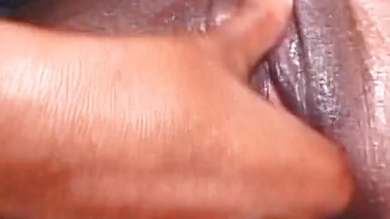 Svarta skönheter FFM trekant hårt knull - lesbisk action creampie orgie