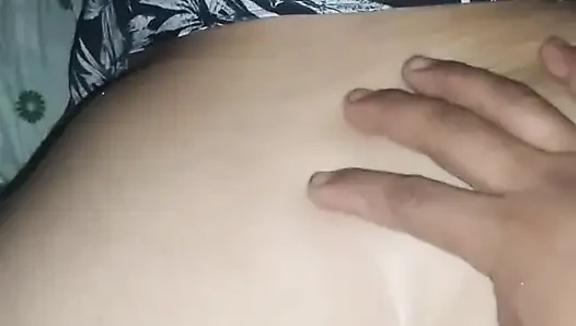 Пение с красивой доминиканскикой