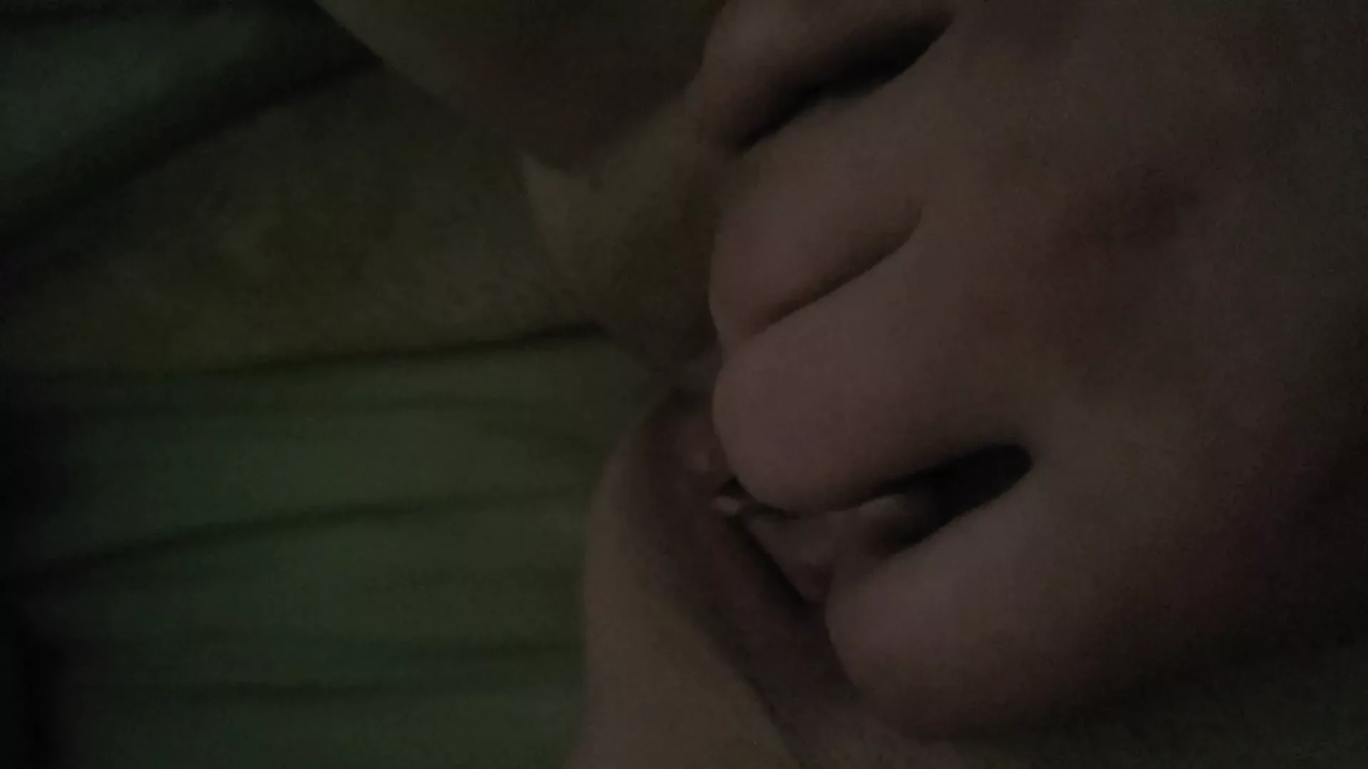 Tightpussy6900 juega con ella misma