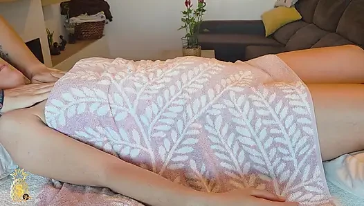 Eine sinnliche Massage wird zu einem wilden Sex