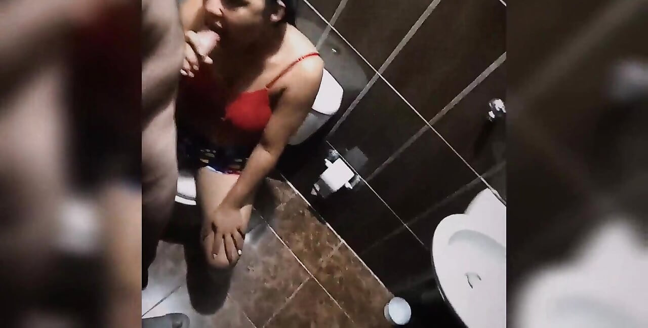 Minha esposa fode com outra puta