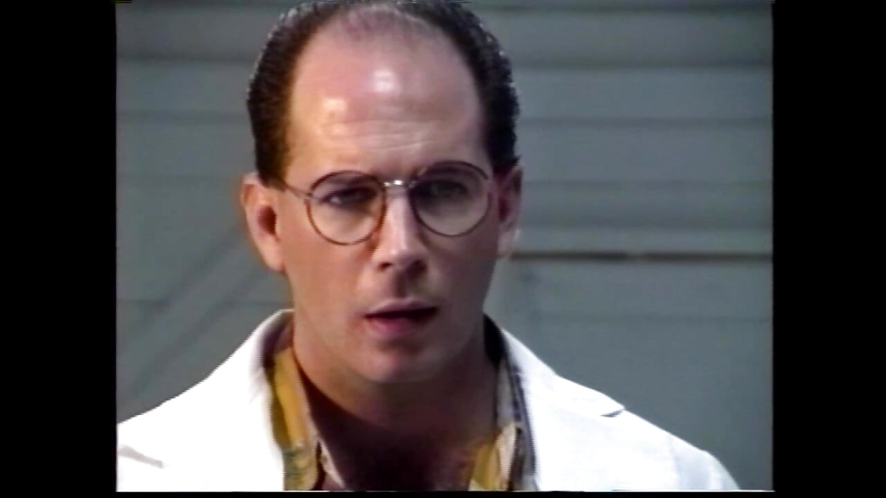 Ділять фалоімітатор дві дикі дівчини з ідеальним тілом - блондинка і брюнетка