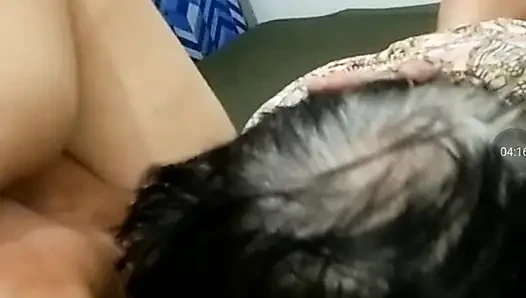 Fışkırtmak için dildo ve tounge kombinasyonu istiyor