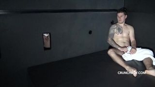 Prawdziwa francuska prostytutka zerżnięta przez top w prostym metrze w saunie