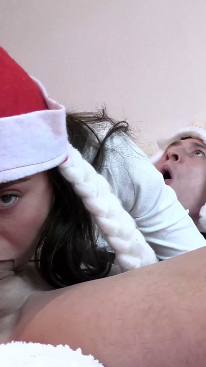 DEEPTHROAT QUEEN CATHERINE KNIGHT TAG TEAMED & CREAMPIED ON CHRISTMAS – ALL GROUP SEX 4K | Clip 2