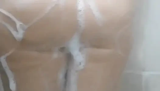 MATURE WOMAN IN THE BATHROOM TURKISH MOM