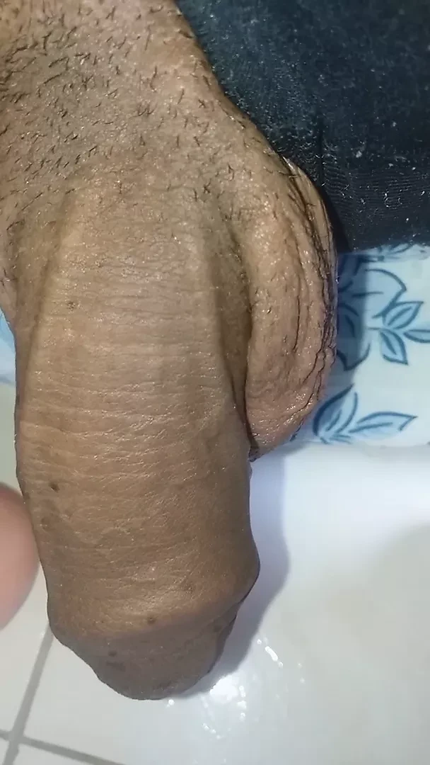 我的大鸡巴头插菊花，下一个视频我会射在我的菊花里，快来看