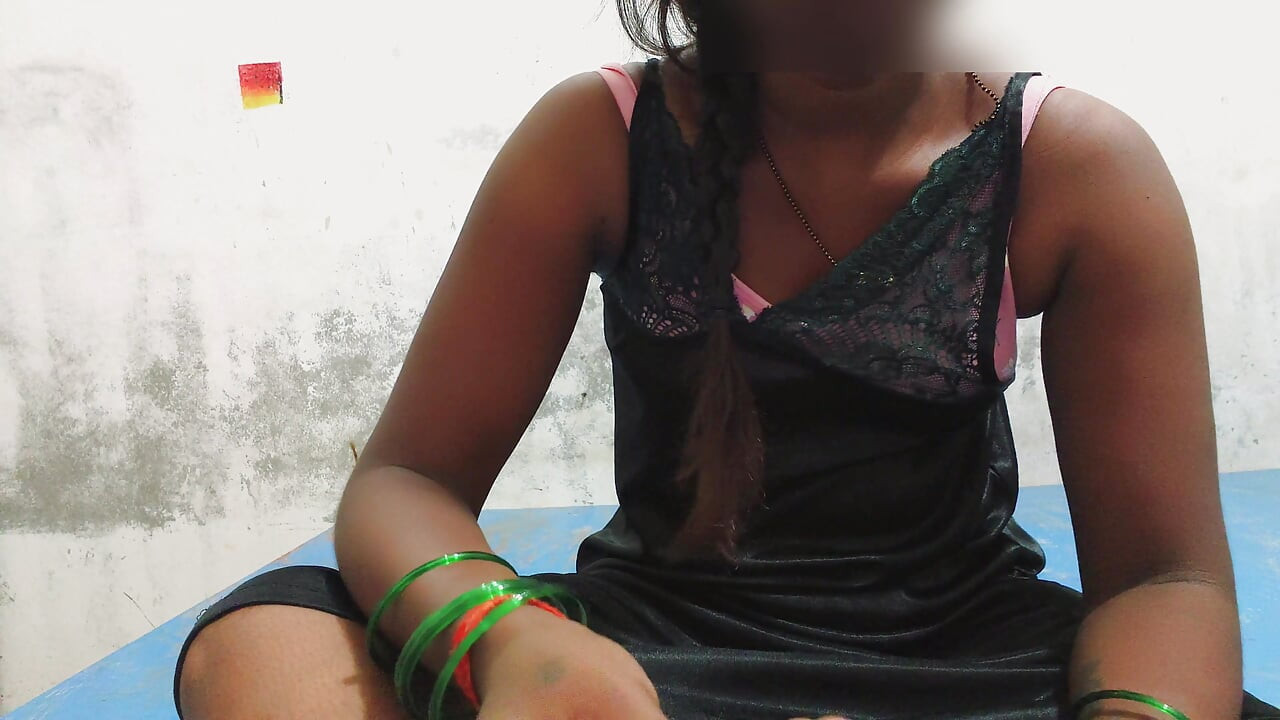 A mezzanotte parla sexy con tutte le persone dopo aver strofinato la figa e creampie