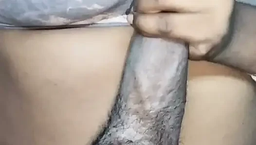 Pelacur India yang sudah menikah mengisap kontol rekan kerja