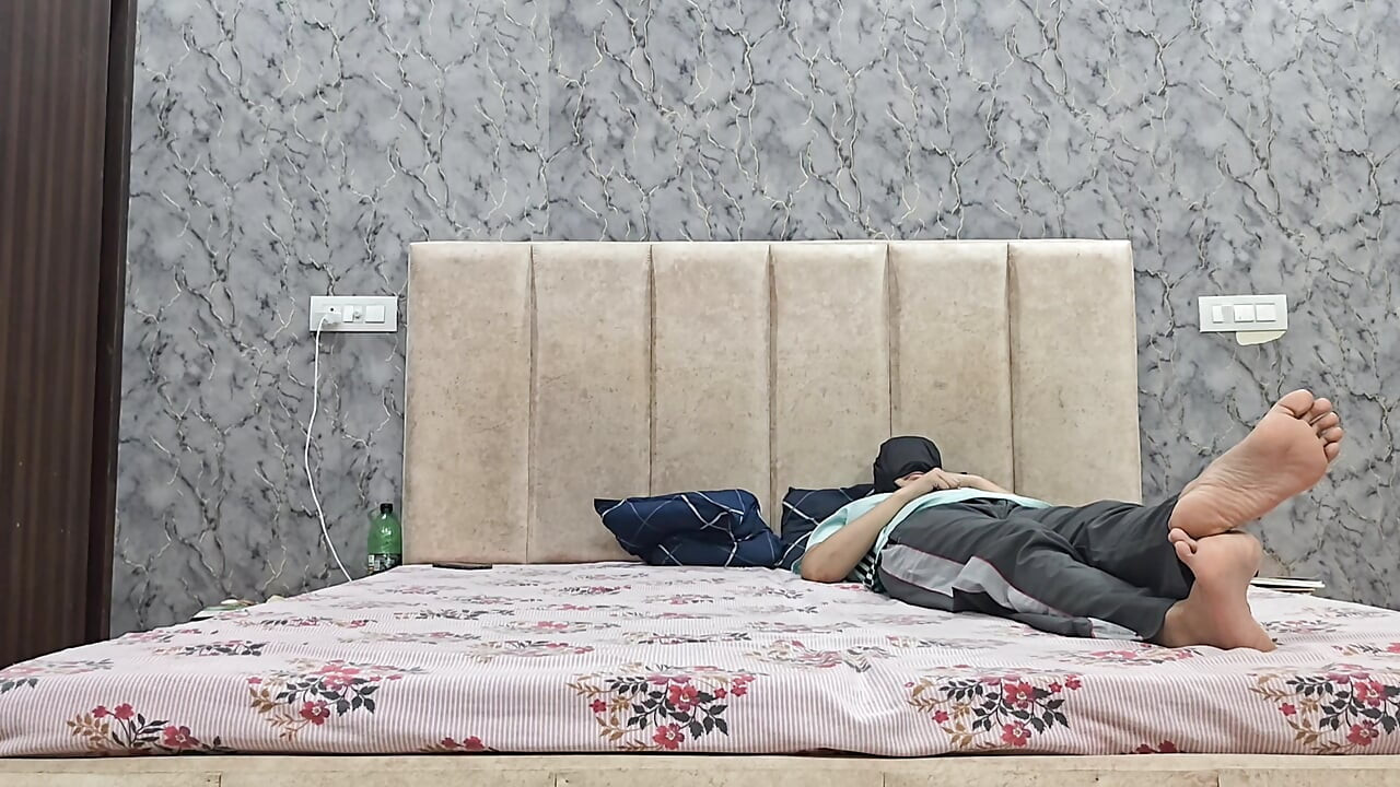 Desi djevojka puši kurac dečku, duboko grlo, viralno