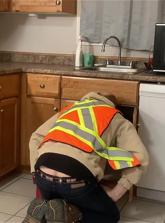 Teen Prom Queen Loses Virginity to Plumber