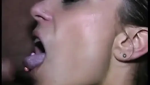 Siyah saçlı fieby p2 ile oldschool porno grup seks