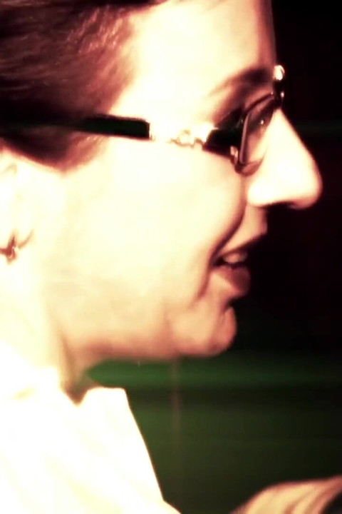 Skinny girl finger fucks herself after getting horny in photoshoot