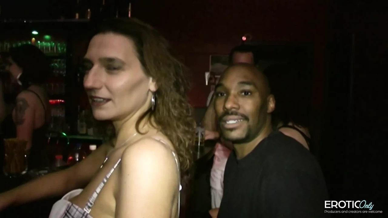 Young couple meets older couple in swinger club!